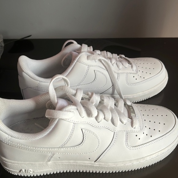 white Air Force 1 size 9 - Picture 1 of 2
